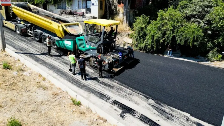 Narlıdere’de Çilek Sokak yenilendi: Başkan Uzun çalışmaları inceledi haberinin görseli