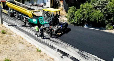 Narlıdere’de Çilek Sokak yenilendi: Başkan Uzun çalışmaları inceledi