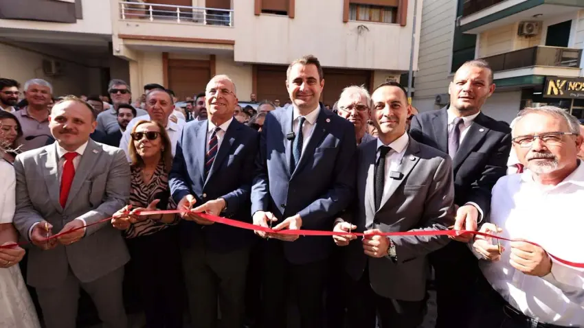 YENİ Parti İzmir'de ikinci ilçe binasını Gaziemir'de açtı: Burası halkın evi olacak! haberinin görseli