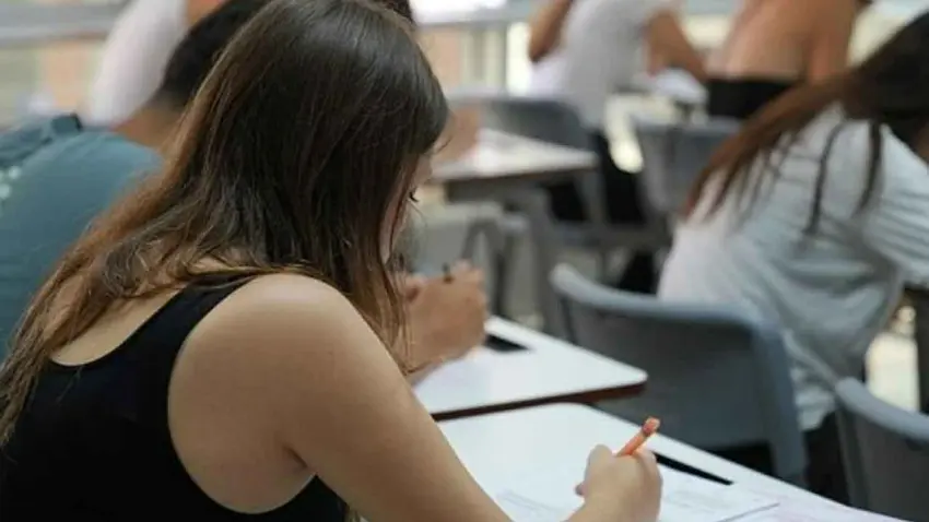 Efes Selçuk Belediyesi’nden üniversiteye yeni başlayacak gençlere destek haberinin görseli