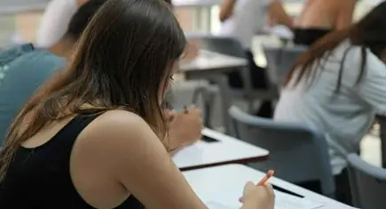 Efes Selçuk Belediyesi’nden üniversiteye yeni başlayacak gençlere destek