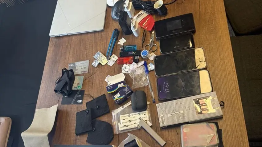 İzmir’de hayrete düşüren olay: Öğretmenin çantasından çıkanlar şaşırttı haberinin görseli