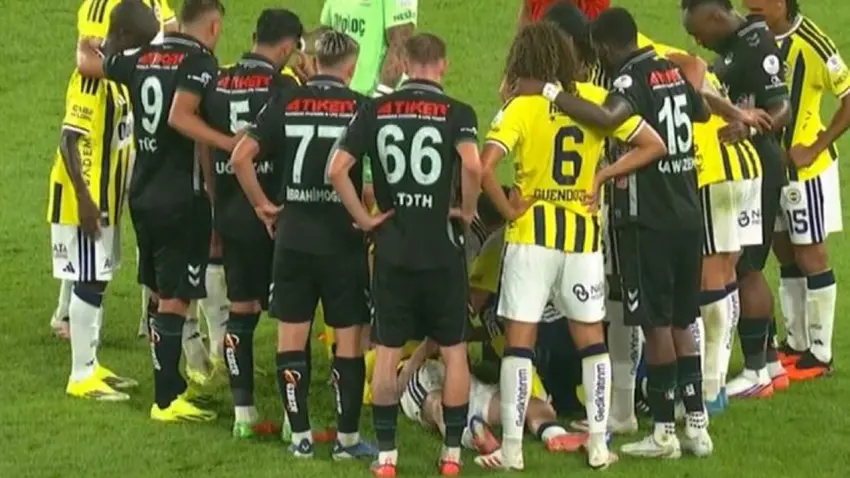 Kerem Aktürkoğlu korkuttu! Maçta kafasına darbe alan futbolcu hastaneye kaldırıldı haberinin görseli