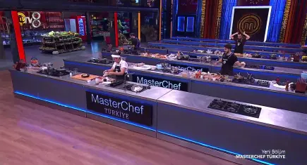 MasterChef'te tarihi seri! Kırmızı takım 4'te 4 yaptı, ikinci dokunulmazlığın sahibi belli oldu: MasterChef eleme potasına kim gönderildi?