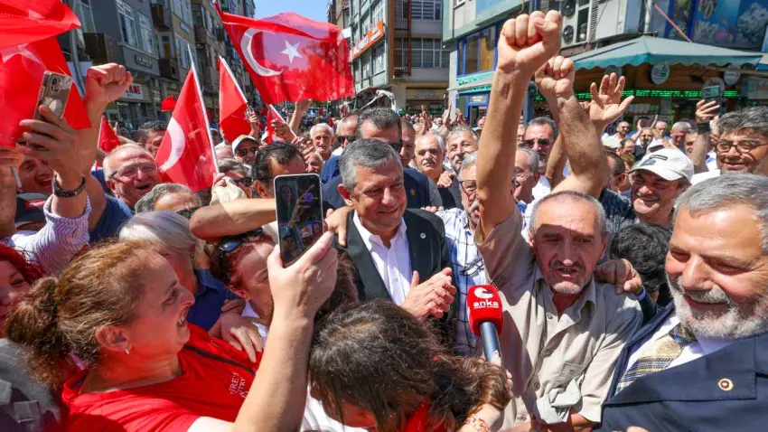Özgür Özel Rize'de konuştu: YENİ Parti iktidar olsun diye kuruldu haberinin görseli