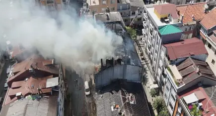 4 katlı binada çıkan yangın söndürüldü: 1 ölü