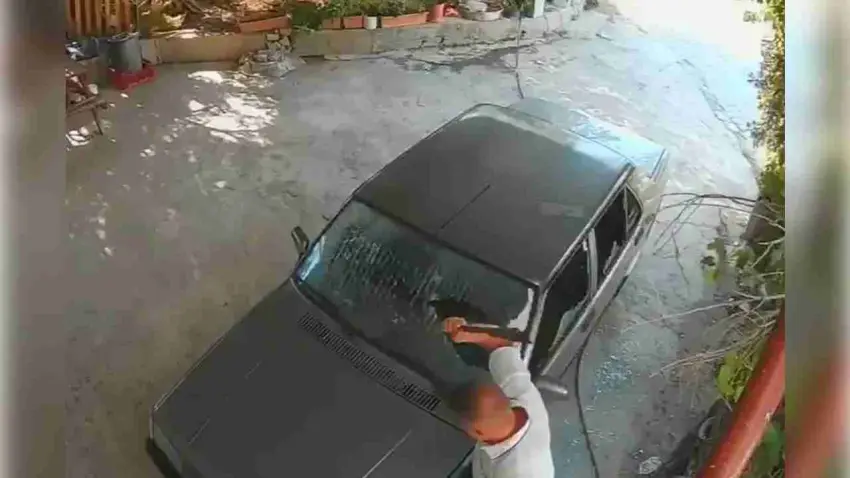 Anamur’da eski sevgili dehşeti: Otomobiline satırla saldırdı haberinin görseli