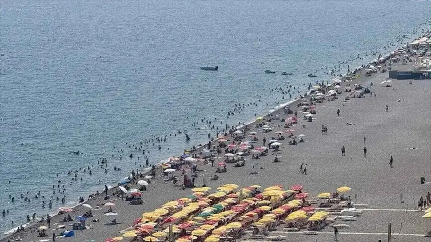 Antalya’da bunaltan sıcak: Nem yüzde 86’ya ulaştı haberinin görseli