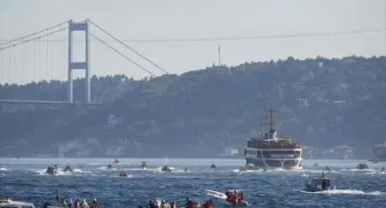 Asya'dan Avrupa'ya İstanbul Boğaz’ında 6 buçuk kilometrelik mücadele başladı