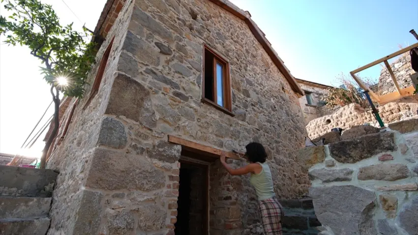 Bergama'da tarihi yapılar öğrencilerin emeğiyle yeniden canlanıyor haberinin görseli