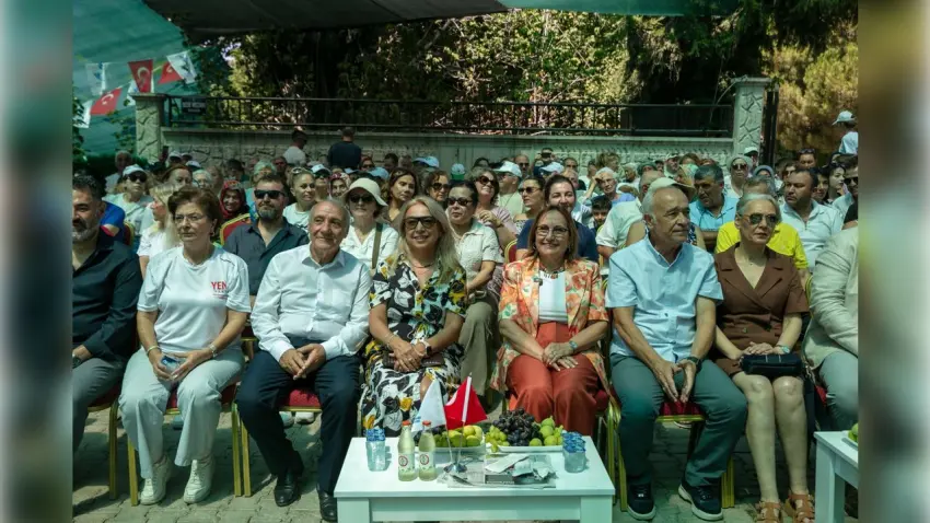 Güzelbahçe’de 12. bardacık festivali coşkusu haberinin görseli