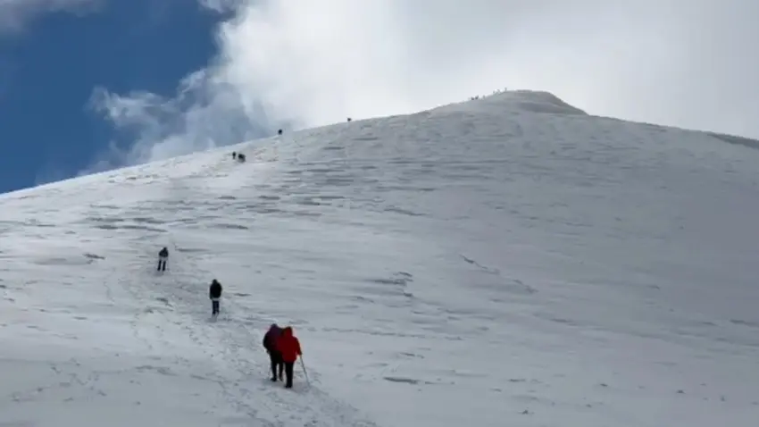Ağrı Dağı’na bu yıl 3 bin 905 dağcı zirve için tırmandı haberinin görseli