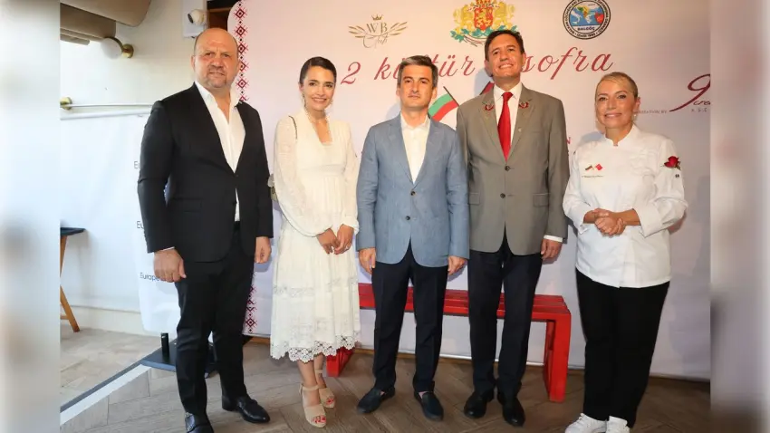 Alaçatı’da iki kültür, tek sofra: Türkiye-Bulgaristan dostluğu buluştu haberinin görseli