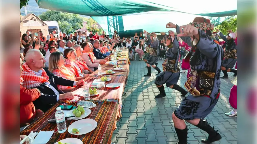 Bozalan İncir Festivali renkli görüntülere sahne oldu haberinin görseli
