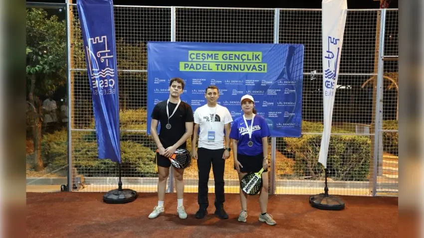 Çeşme’de gençler için yeni spor alanı: Padel kortu açıldı haberinin görseli