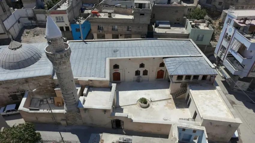 Depremde hasar gören iki tarihi cami yeniden ibadete açılıyor haberinin görseli