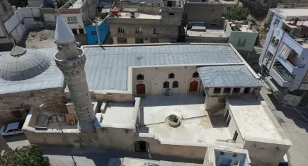 Depremde hasar gören iki tarihi cami yeniden ibadete açılıyor