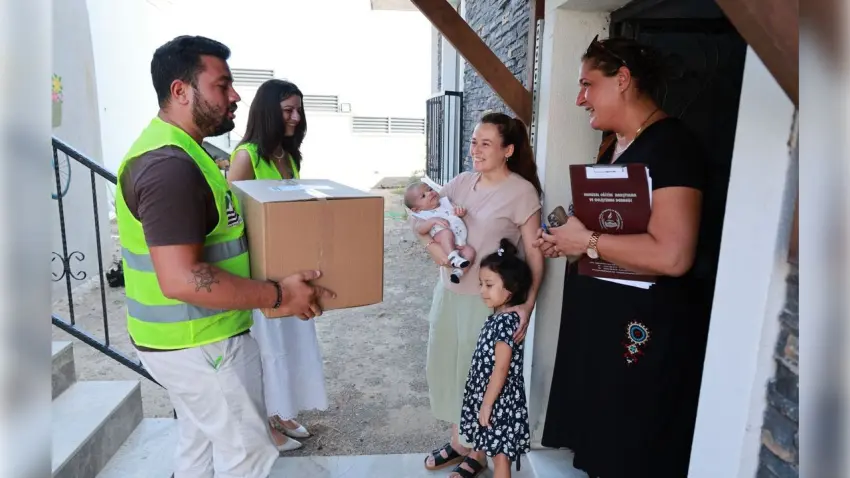 Foça Belediyesi’nden yeni doğan bebeklere destek paketi haberinin görseli