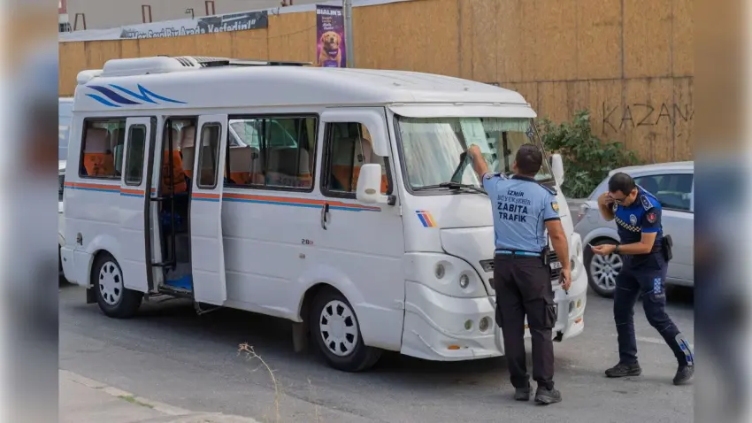 İzmir’de işçi servislerine sıkı denetim: 794 araca işlem yapıldı haberinin görseli