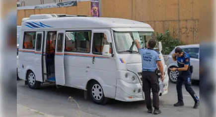 İzmir’de işçi servislerine sıkı denetim: 794 araca işlem yapıldı