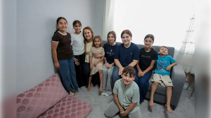 Konak’ta Başkan Mutlu evlere konuk oldu: Yan yana olmaya devam edeceğiz haberinin görseli