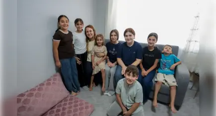 Konak’ta Başkan Mutlu evlere konuk oldu: Yan yana olmaya devam edeceğiz