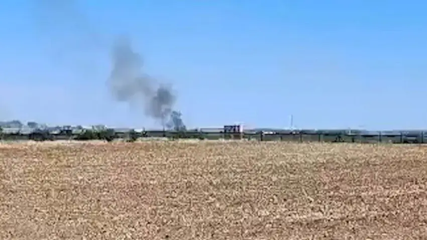 Macaristan'da savaş uçağı düştü: Pilot fırlatma koltuğuyla kurtuldu! haberinin görseli