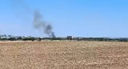 Macaristan'da savaş uçağı düştü: Pilot fırlatma koltuğuyla kurtuldu!