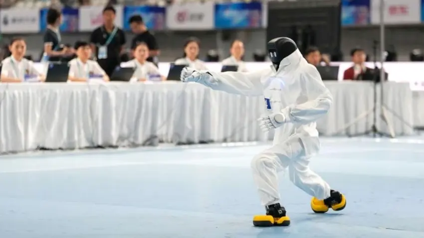 Pekin’de insansı robotlar yarışıyor haberinin görseli