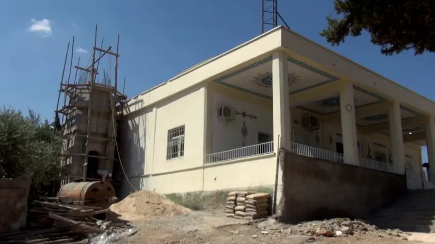 Yeşilçam efsanesi ‘Kibar Feyzo’nun minaresinden 150 minarelik mirasa: Baba mesleğini depreme rağmen sürdürüyor haberinin görseli
