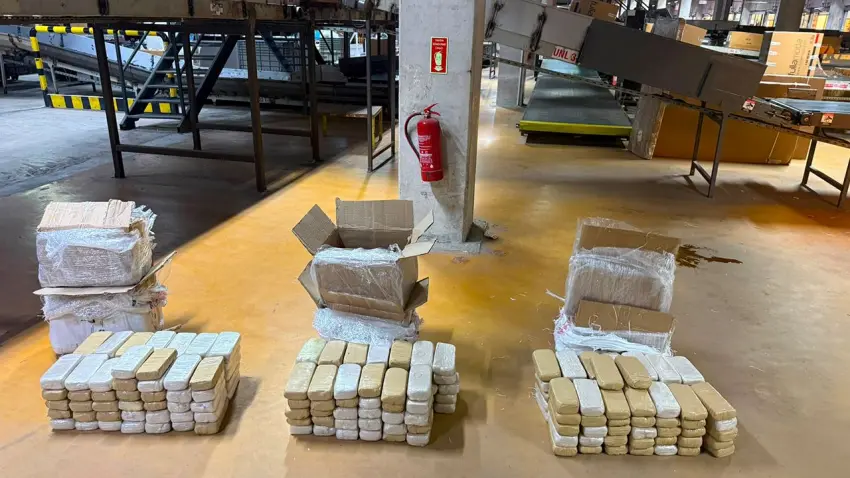 Ankara’da kargo merkezinde dev uyuşturucu operasyonu: Kilolarca yasaklı madde ele geçirildi haberinin görseli