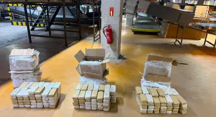 Ankara’da kargo merkezinde dev uyuşturucu operasyonu: Kilolarca yasaklı madde ele geçirildi