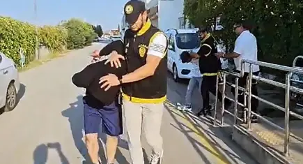 Arkadaşlarını öldürüp evde kilitli kaldılar: İhbar edip yakalandılar
