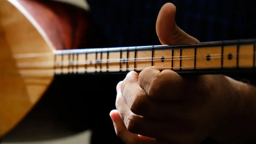 Çiğli Belediyesi’nden müzikseverlere bağlama kursu haberinin görseli