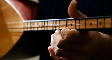 Çiğli Belediyesi’nden müzikseverlere bağlama kursu