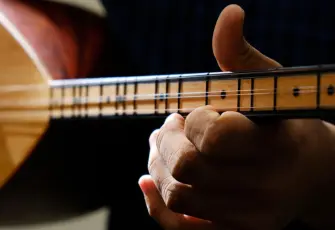 Çiğli Belediyesi’nden müzikseverlere bağlama kursu