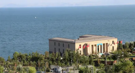 Cumhurbaşkanlığı Kabinesi Ahlat’ta toplandı: Eninde sonunda kan tüccarları kaybedecek