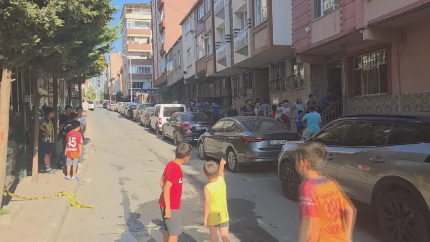 Deodorant kutusu patladı, evde yangın çıktı: 3 kişi yaralandı haberinin görseli