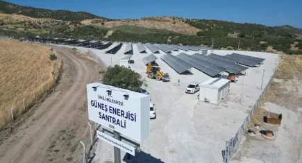 Dikili Belediyesi’nin güneş enerjisi santrali üretime başladı