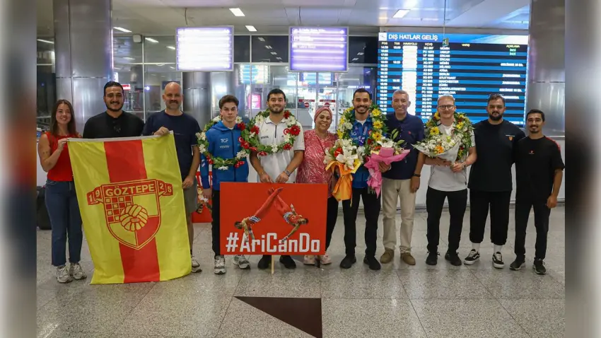 Göztepe’nin milli gururları İzmir’e döndü haberinin görseli