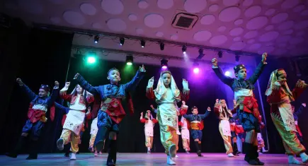 Karşıyaka’da gençlere ücretsiz halk dansları kursu