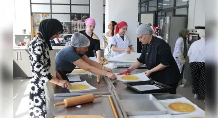Konaklı kadınlar pastacılığı mesleğe dönüştürüyor