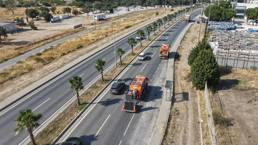 Menderes çevreyolunda bakım ve temizlik çalışmaları hız kazandı haberinin görseli