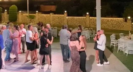 Nikahtan bir gün önce ayrıldı, düğün salonunu iptal etmeyip gelinsiz eğlendi!
