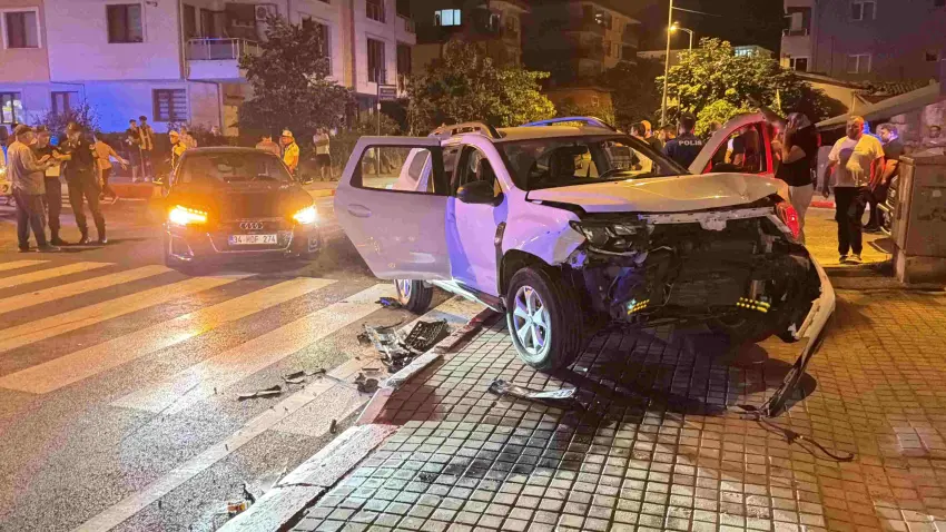 Sivil polis aracı kaza yaptı: 1’i komiser 2 polis yaralandı haberinin görseli