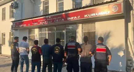 21 adrese eş zamanlı baskın: Uyuşturucu tacirlerine darbe