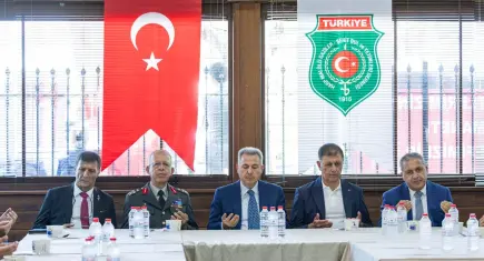 Başkan Tugay’dan şehit aileleri ve gazilere Büyük Taarruz ziyareti