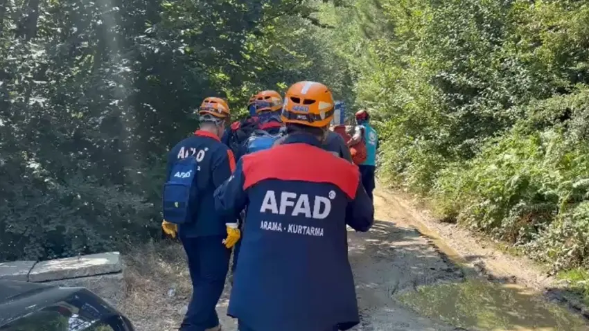 Bursa’da kayalıklardan düşen adam hastaneye kaldırıldı haberinin görseli