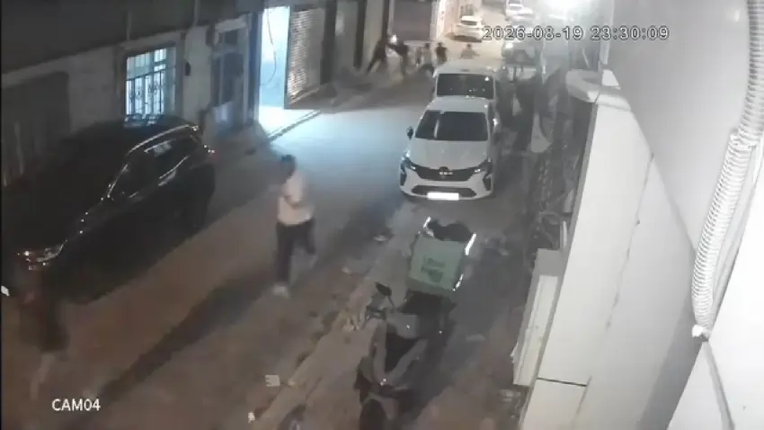 Kadını darp eden şüpheliye müdahale eden polislere saldırı: 4 şüpheli tutuklandı haberinin görseli