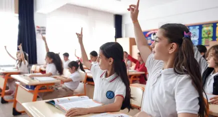 Okul kıyafetlerinde yeni dönem! Arma zorunluluğu geri geldi